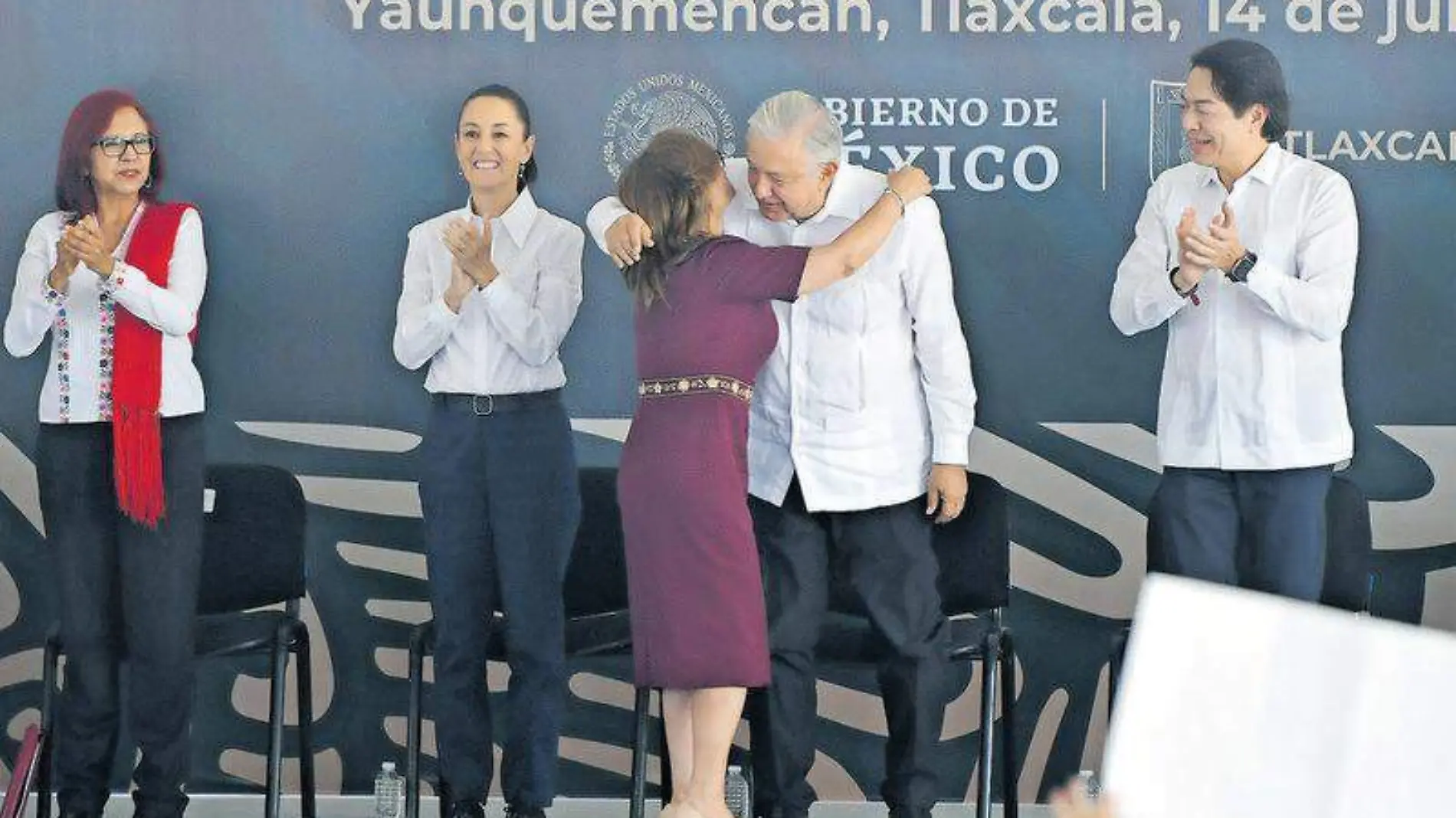 Lorena Cuéllar se despide de AMLO